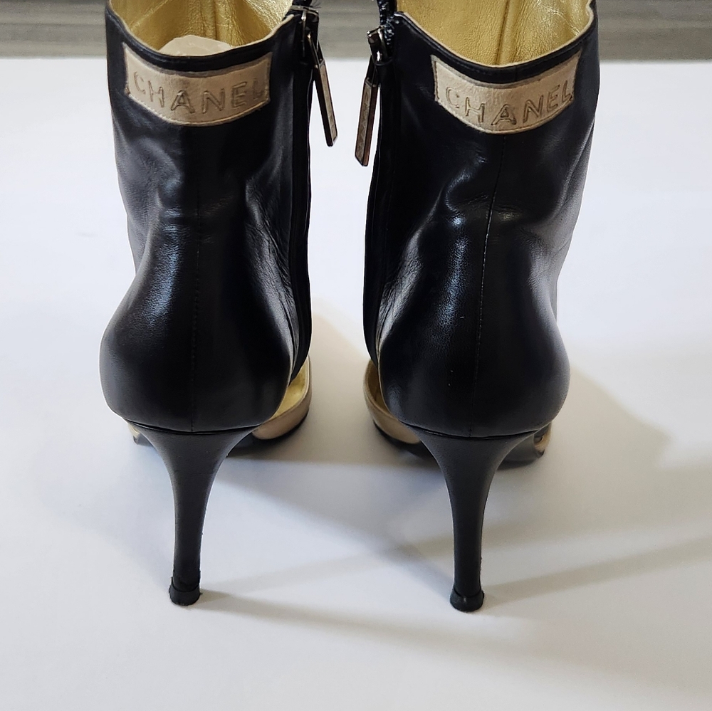 CHANEL Black‎ and Cream Heeled Boots - Picture 4 of 16